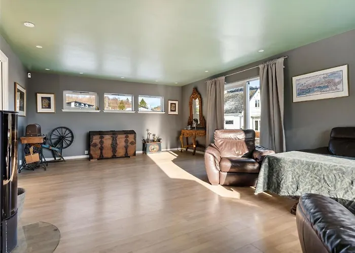 3 Bedroom Awesome In Nesttun